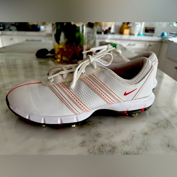 Women’s Nike Gold Shoes size 9.5 only worn twice - Picture 1 of 3